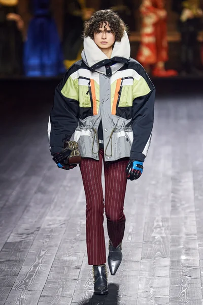 Look 3